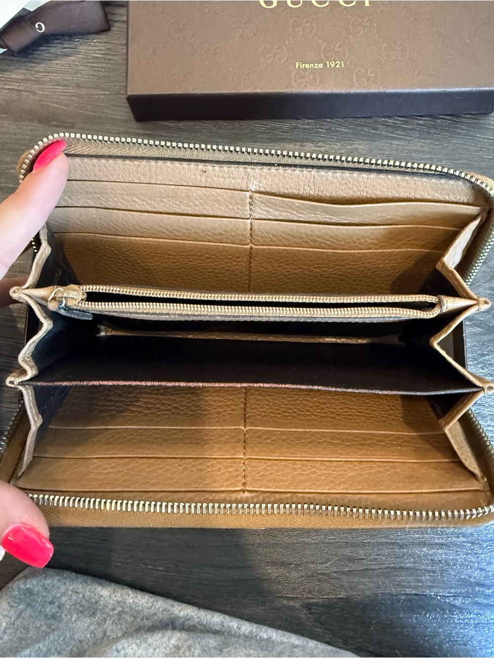 Gucci Beige and Brown GG Supreme Zip Wallet COA included and BoX - Picture 6 of 7